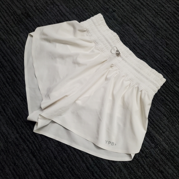 Abercrombie YPB MotionTEK Women's Size M White Workout Shorts With Cinch Waist - Picture 2 of 7